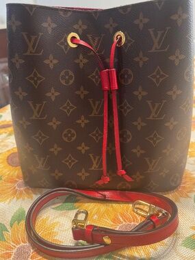 Louis Vuitton Poppy Monogram Canvas NéoNoé MM Bag